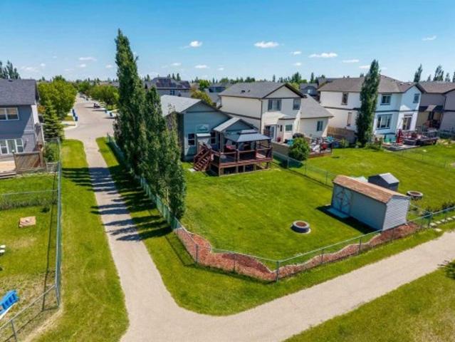 203 Bishop Mews Nw, Langdon, AB, T0J 1X2 house for sale | Listing ID A2324 | Royal LePage