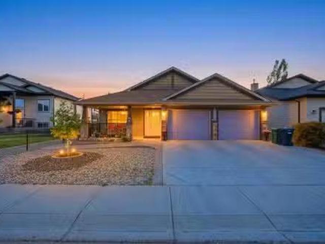 203 Hillcrest Boulevard, Strathmore, AB, T1P 0A3 house for s.