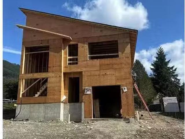 203 Macdonald Rd, Lake Cowichan, BC, V0R 2G0 house for sale.