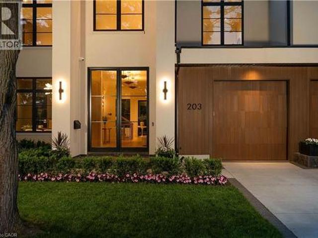 203 Weybourne Road, Oakville, ON, L6K 2T7 house for sale | Listing ID 40840 | Royal LePage