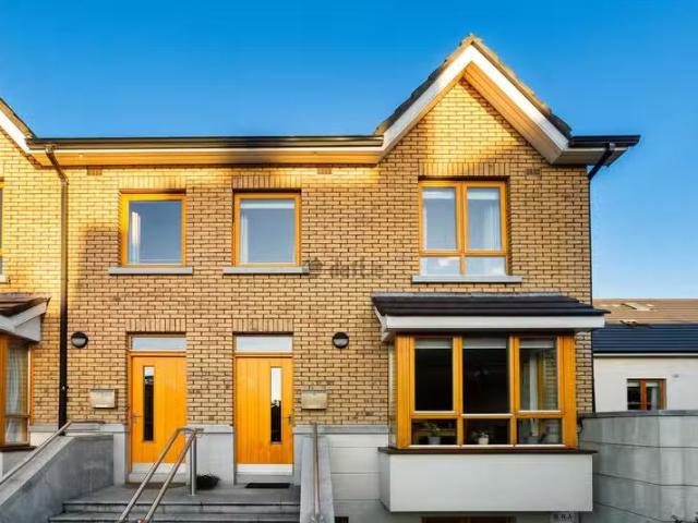 203 Trimbleston, Goatstown, Dublin 14 is for rent