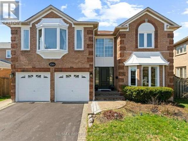 2044 Schoolmaster Circle, Oakville, ON, L6M 3A1 house for sale | Listing ID W13172 | Royal LePage