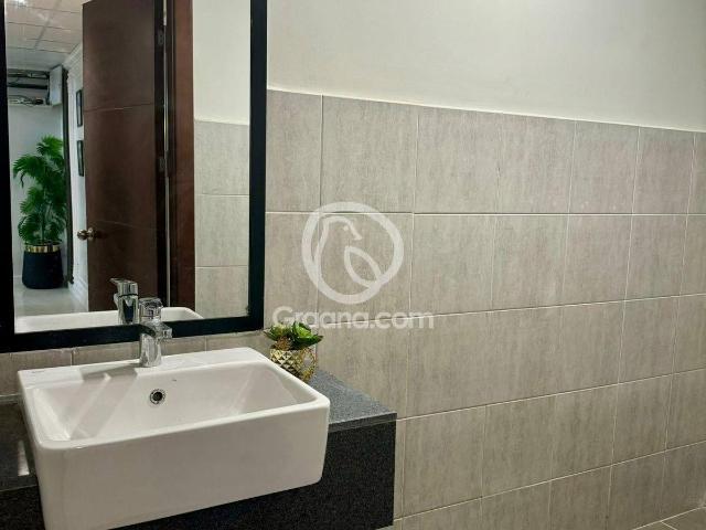 2042 Ft² Flat for Rent