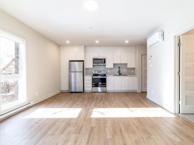 2042 Rue Dufresne, Montréal