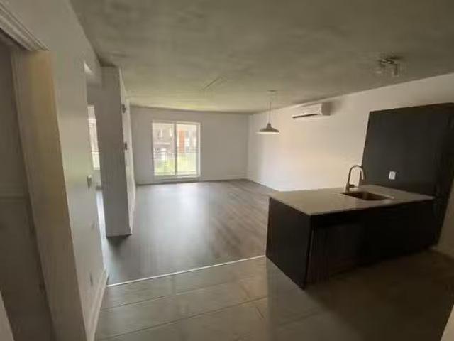 2043 Apartment 2 bedrooms in Downtown
