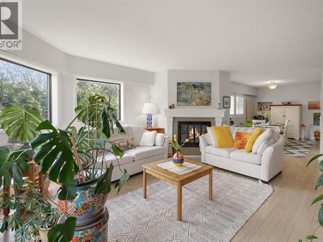 204 1 Pandora Ave, Victoria, BC, V8V 3R4 Single Family Property For Sale | Listing ID 1040 | Royal LePage