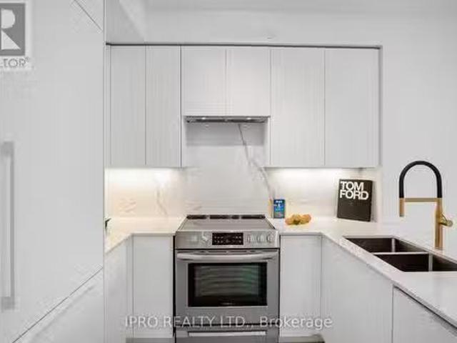 204 7890 Bathurst Street, Vaughan, ON, L4J 0J8 condo for s.