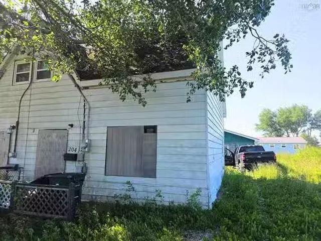 204 Mansfield Street, Glace Bay, NS, B1A 3N8 house for sale.