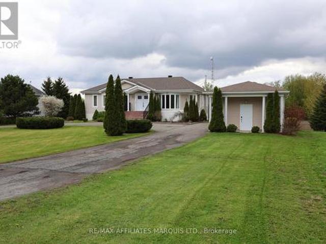 2054 Valley Street, North Stormont, ON, K0C 1W0 house for sale | Listing ID X13142 | Royal LePage