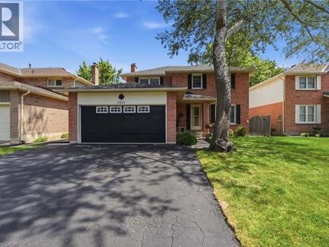 2055 Hunters Wood Drive, Burlington, ON, L7M 2T9 house for sale | Listing ID 40858 | Royal LePage
