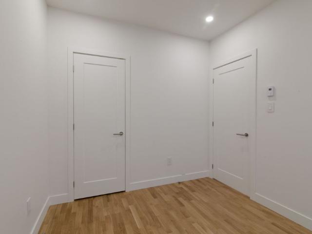 2050 Claremont Ave