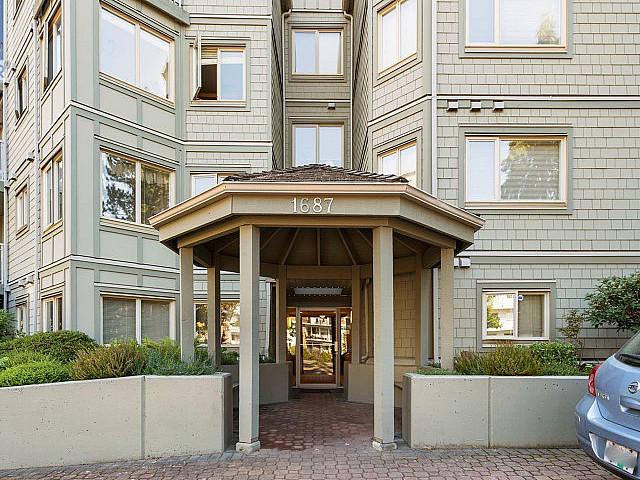 205 1687 Poplar Ave Saanich, British Columbia