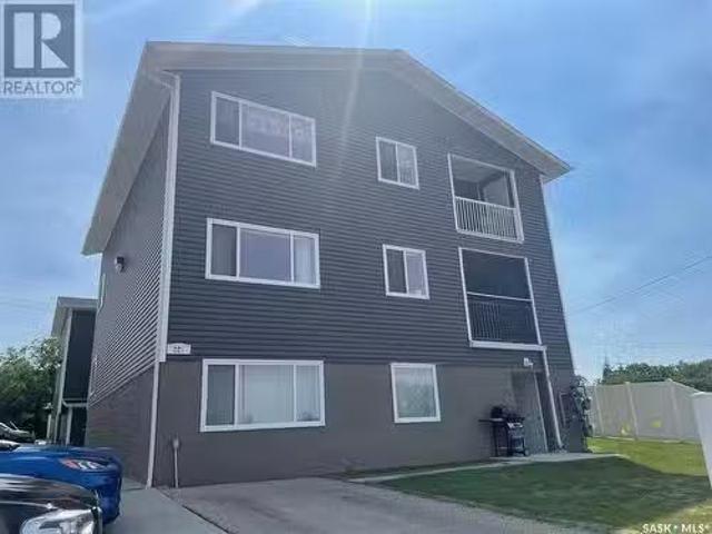 205 221 Main Street S, Moose Jaw, SK, S6H 2R4 condo for sale.