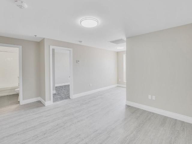 205 Oxford Street East Studio Apartment for Rent at 205 Oxford St E, London, ON N6A 5G5 Downtown London