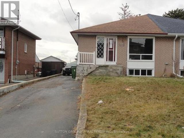 205 St Lucie Drive, Toronto, ON, M9M 1T4 house for sale | Listing ID W12895 | Royal LePage