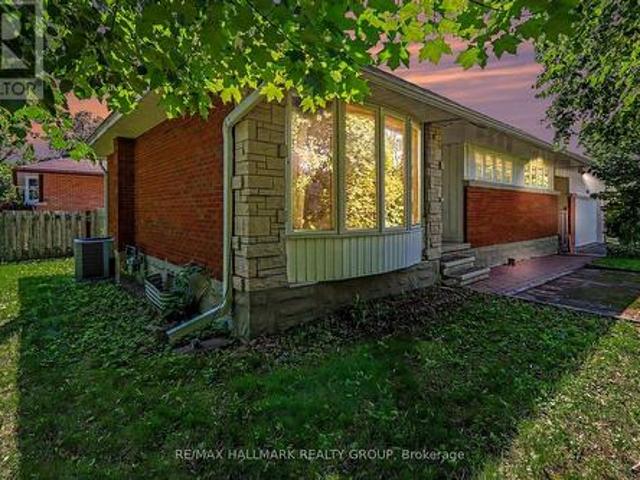 2067 Bangor Street, Ottawa, ON, K1G 2X6 house for sale | Listing ID X13574 | Royal LePage