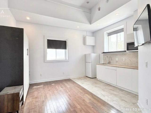 206 75 Kensington Ave, Toronto, Ontario M5T 2K2 CHARMING STUDIO APARTMENT IN A VIBRANT NEIGHBORHOOD House for Rent