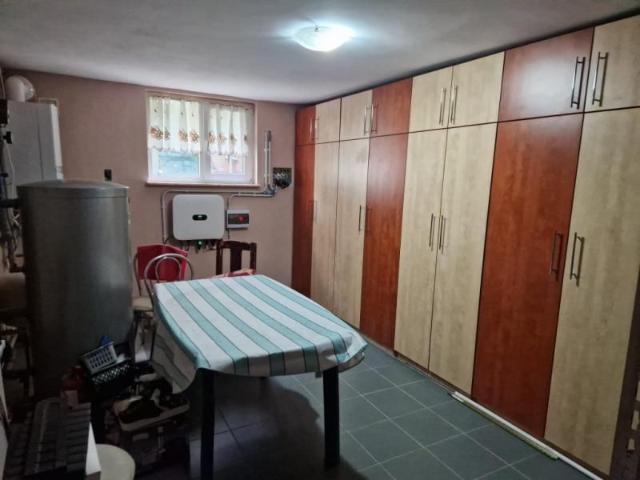 2070 APARTAMENT CU DOUA CMERE LA PARTERUL UNEI VILE, ZONA NORD