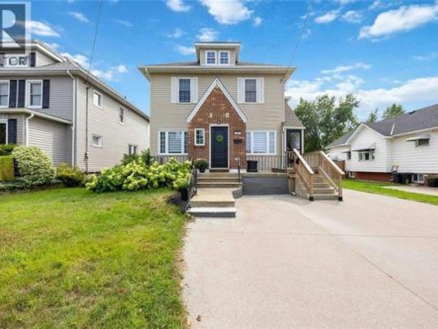 207 Victoria Avenue East, Point Edward, ON, N7V 1H7 house for sale | Listing ID 26021 | Royal LePage