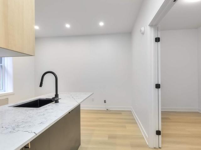 2080 av Lincoln Spacious 2 Bedroom Apartment