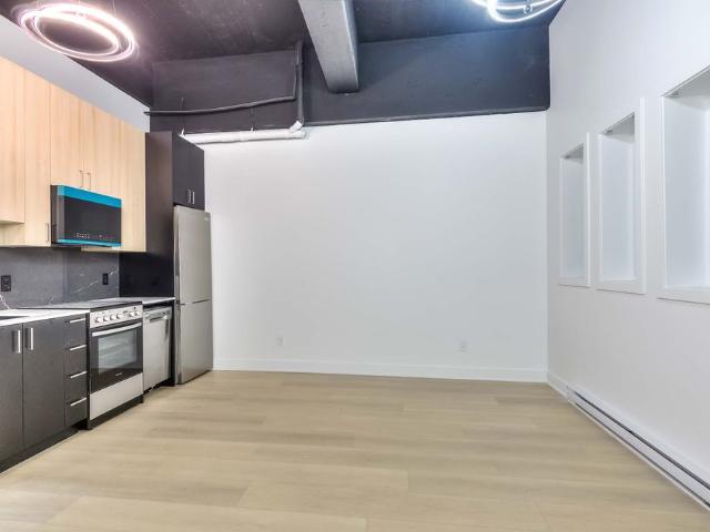 2080 av Lincoln, Urban Studio Living – Close to Transit & Shops