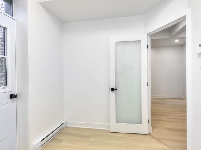 2080 avenue Lincoln Charming 4 Bedroom with Natural Light & Great Layout