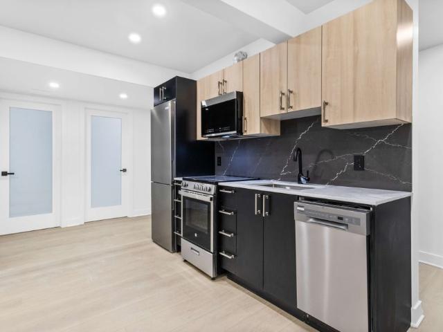 2080 avenue Lincoln 3 Bedroom Apartment!