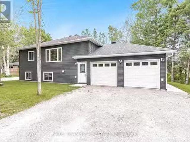 2082 Centre Avenue, Severn, ON, L3V 6H3 house for sale List.