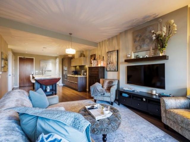 208 1 Columbia Street, Vancouver, BC, V5Y 0B7 Single Family Property For Sale | Listing ID R3151 | Royal LePage
