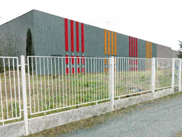 208 m² / 99 600 euros / Activité / Stockage / Site garidennné