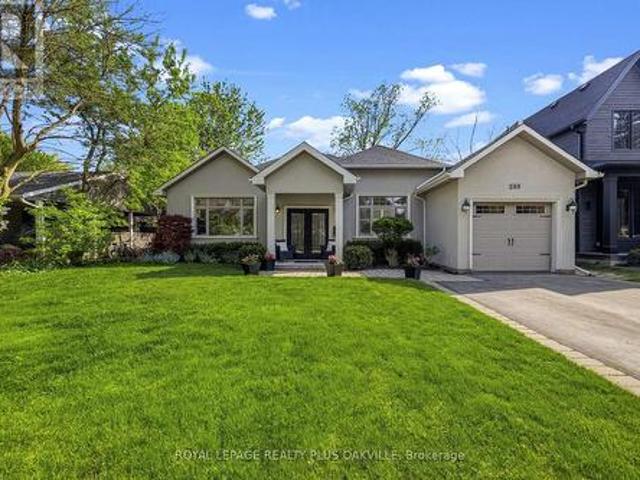 208 Mohawk Road, Oakville, ON, L6L 2Z2 house for sale | Listing ID W13150 | Royal LePage