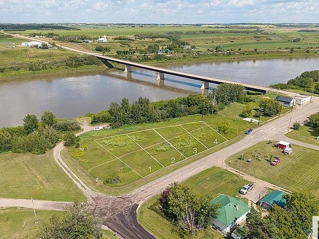 208 River St Duvernay, Alberta