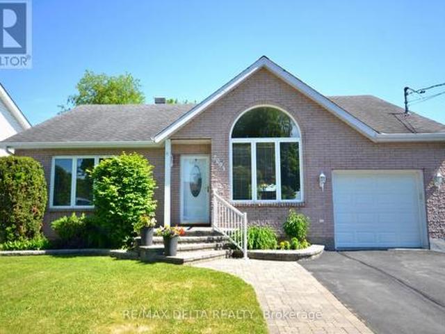 2093 Woods Street, Clarence Rockland, ON, K4K 1H7 house for sale | Listing ID X13424 | Royal LePage