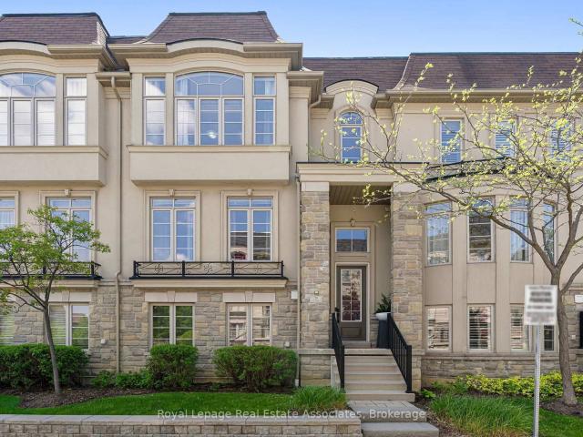 20 4135 Shipp Drive NE, Mississauga | For Sale @ $1,488,800 | Condos. Ca