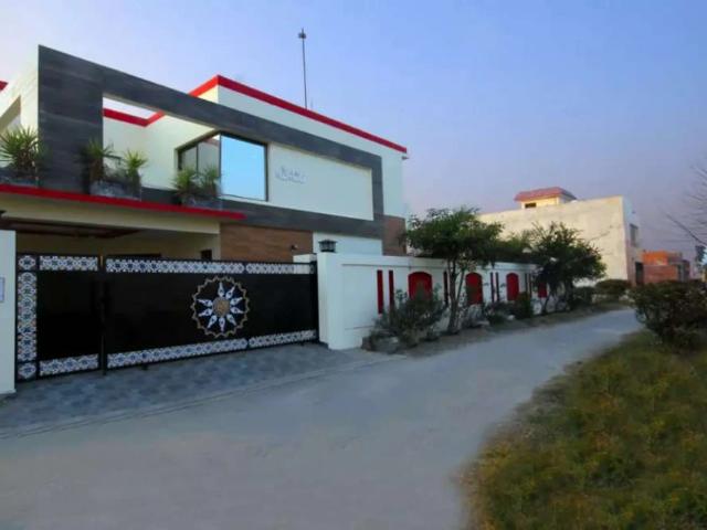 20.50 marla 1 kanal villa pay 50% and get possession discount 10% lahore bedian road id 64137