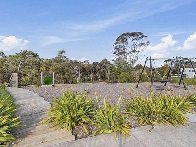 20 & 22 Waihou Crescent, Albany, North Shore City
