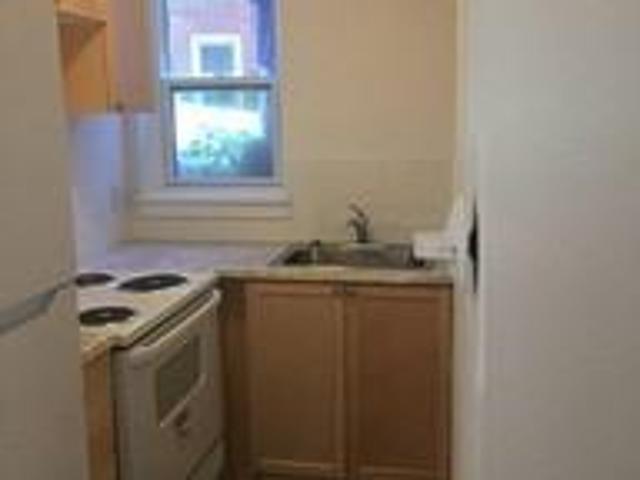 20 28 Chapleau Ave 1 Bedroom Apartment for Rent at 28 20 28 Chapleau Avenue, Ottawa, ON K1M 1E2 Lindenlea