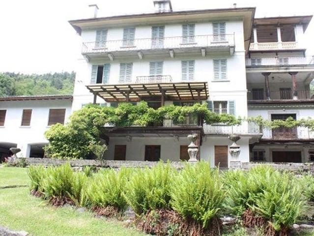 20 Zimmer Villa und 3 Familienhaus mit Park