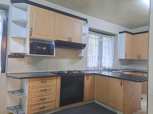 20 Bedroom House in Glen Austin