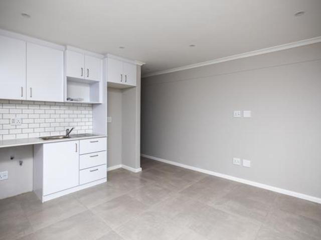 20 Bedroom House in Table View