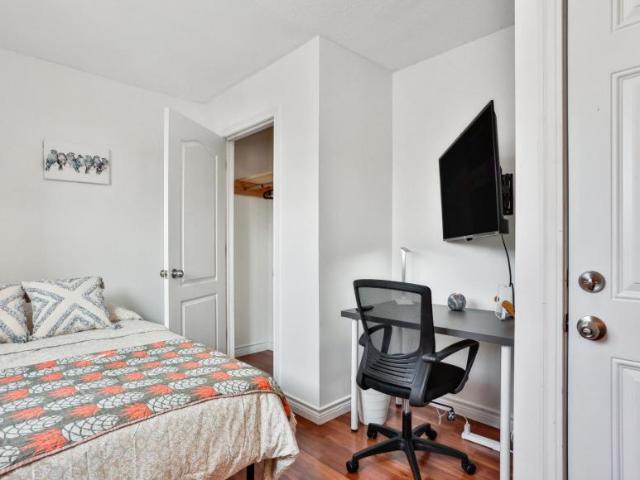 20 Bedroom Shared Living/roommate Toronto Toronto LS90818187