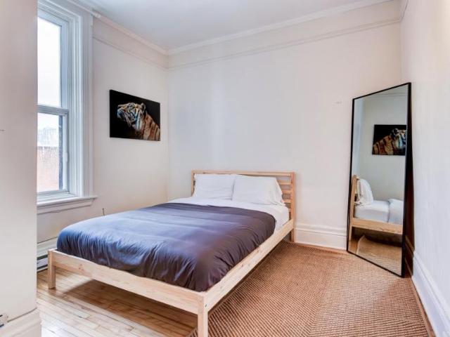 20 Bedroom Shared Living/roommate Montreal Montreal 90560521