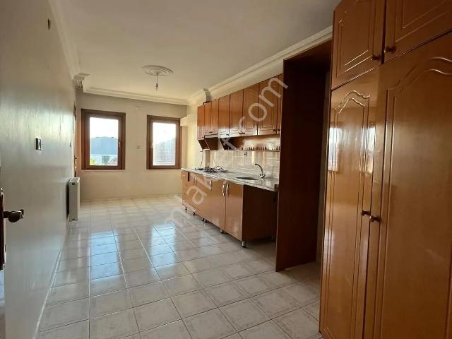 20 şeker Gayrimenkul Yeni Mah.4+1 150 M2 Kiralık Daire