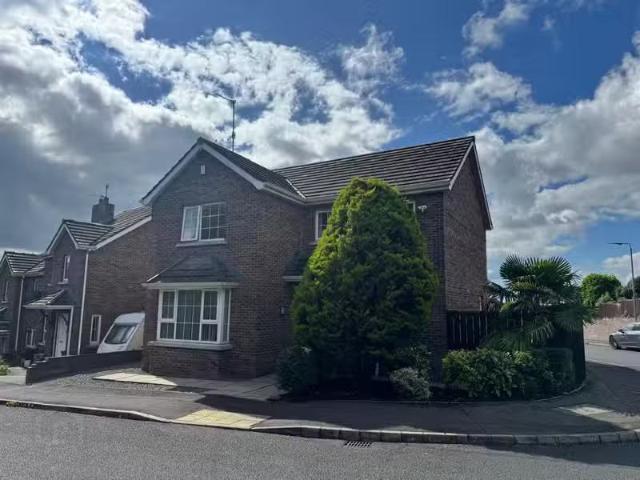 20 Hillcrest Crescent