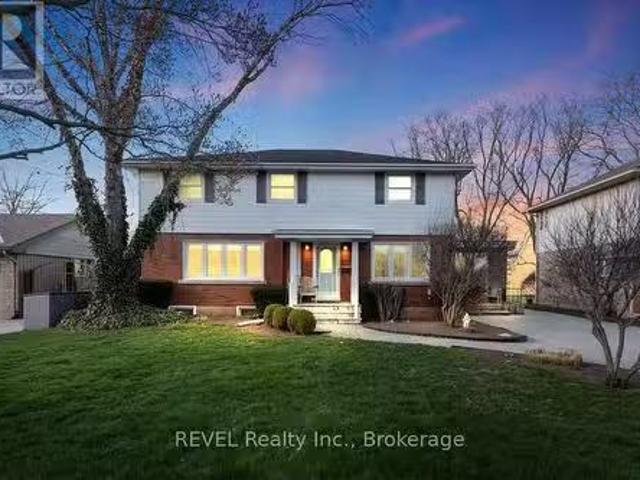 20 Lakeside Drive, Grimsby Grimsby Beach, ON, L3M 2K7 hous.