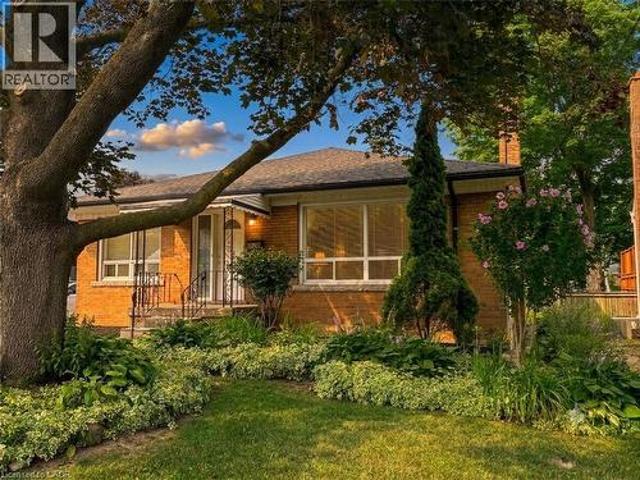 20 Lloyd Manor Road, Etobicoke, ON, M9B 5H6 house for sale | Listing ID 40851 | Royal LePage