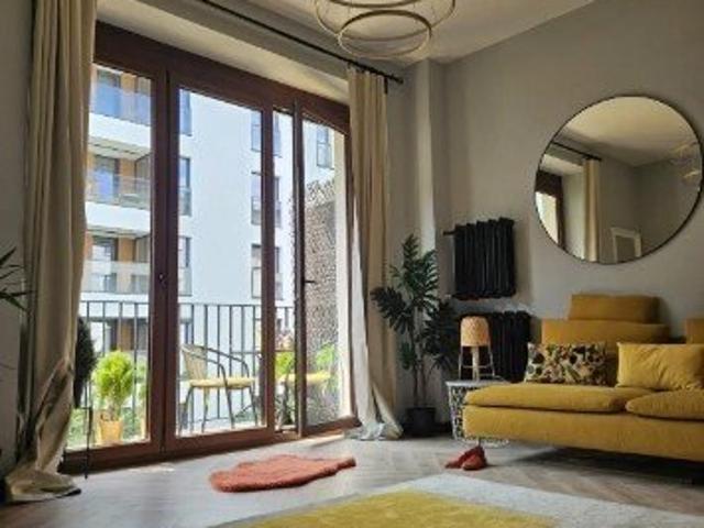 20 m² w zabytkowej kamienicy z balkonem polecam!