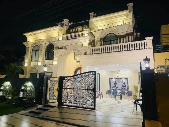 20 Marla 40 Feet Road Near Park Wapda Town D2 Block House Available for sale 6 8 bathroom Lahore Wapda Town ID 101450