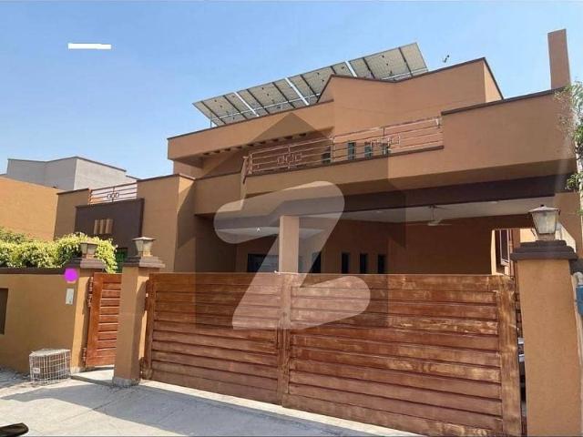 20 marla 4 bedrooms brig house available for sale
