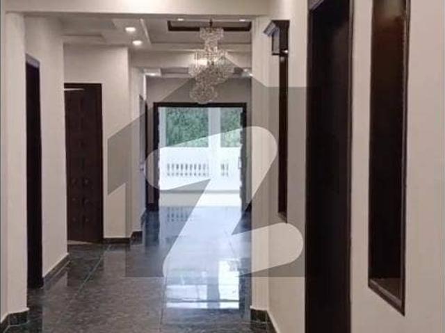 20 marla upper portion with independent entrence available for rent